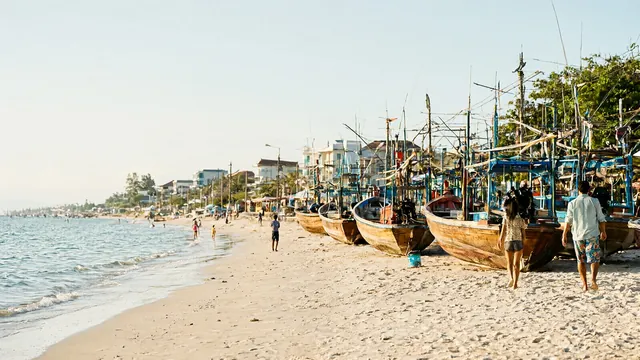 후아힌 해변과 가족 리조트, 해안 산책 풍경